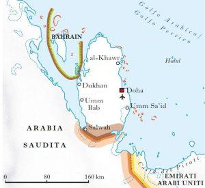 L Emirato, retto dal 1995 dalla famiglia al-thani, che ne acquisì la guida con un colpo di stato, è un Paese molto ricco, con circa mezzo milione di abitanti, che si trova in una posizione strategica