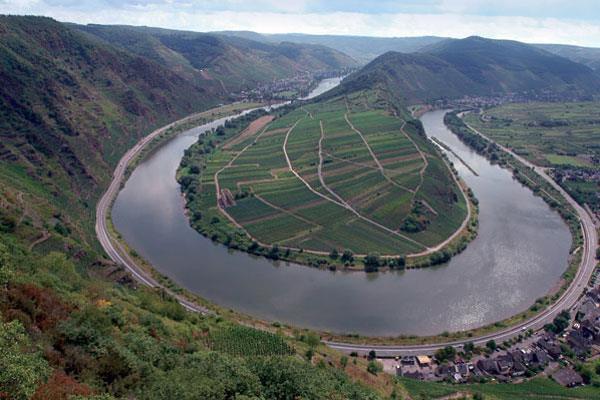 Trittenheim, situata in posizione idillica all ansa del fiume, è la nostra meta odierna. 3 giorno: Trittenheim/dintorni Bernkastel-Kues/Zeltingen (ca.