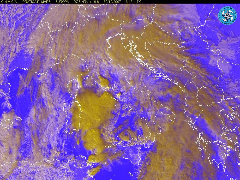 Il giorno 30 Ottobre, l apporto di aria calda, nella bassa troposfera, proveniente dai quadranti meridionali andava ad alimentare ulteriormente lo sviluppo delle celle convettive sul Mar Tirreno.