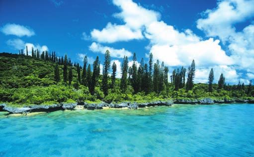 Cliffs. Ouvéa Considerata una delle più belle isole del Sud Pacifico, l isola è attraversata da nord a sud da un unica strada, che costeggia la spiaggia tra palme da cocco.