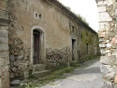 fase di progettazione che di esecuzione per il Restauro ed il Risanamento Conservativo del fabbricato a Rimisa sito nel centro storico di Squillace CZ- ( edificio di epoca rinascimentale attiguo al