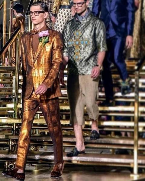 Brave Models sempre per Dolce e Gabbana, questa volta al maschile con i sui modelli: Alexander Satsuta, David Lundin, Ryu Usuda hanno indossato abiti realizzati su misura, ispirati alle bellezze