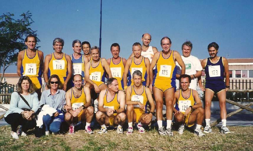 Anni 90 Gubbio in occasione del Trofeo Interbancario dalla foto si riconoscono in piedi da sinistra a destra: Diego Grandin,