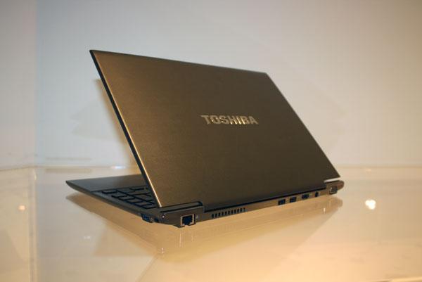 Ultrbook : Acr, Toshib, Asus Lnovo fronto - Notbook Itli In bbmnto L slot Blutooth srnno trfcc coppi sd n 3.