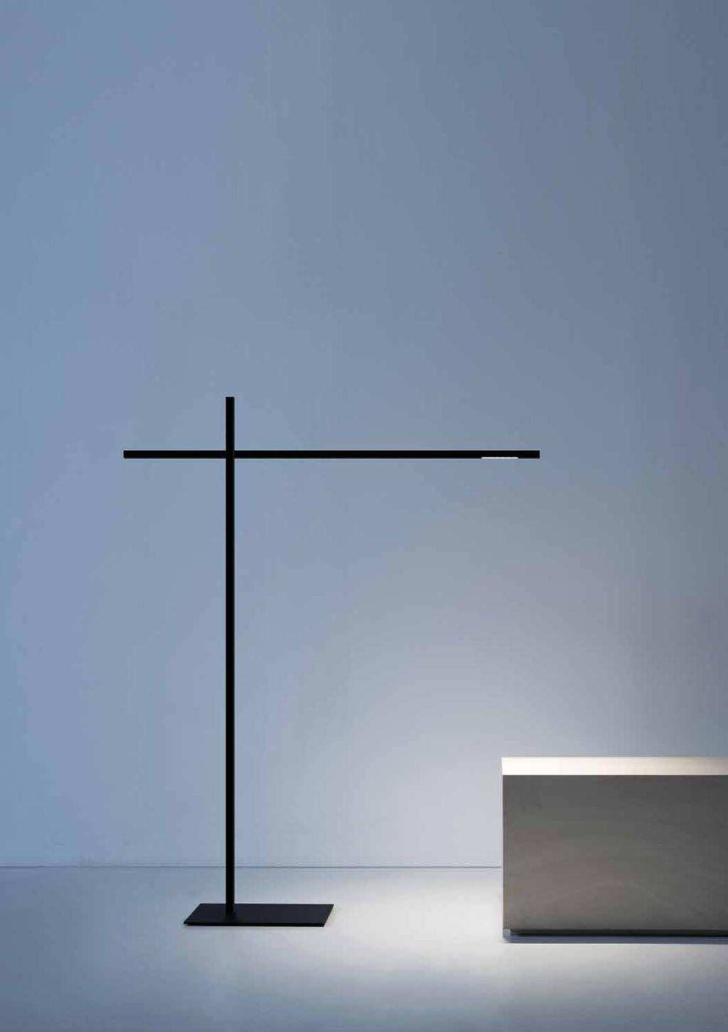 DESIGN FEDERICO DELROSSO - 2017 LAMPADA DA TERRA - METALLO - METACRILATO FLOOR LAMP - METAL - METHACRYLATE ENERGY CLASS: A+ HASHI 190304 NERO