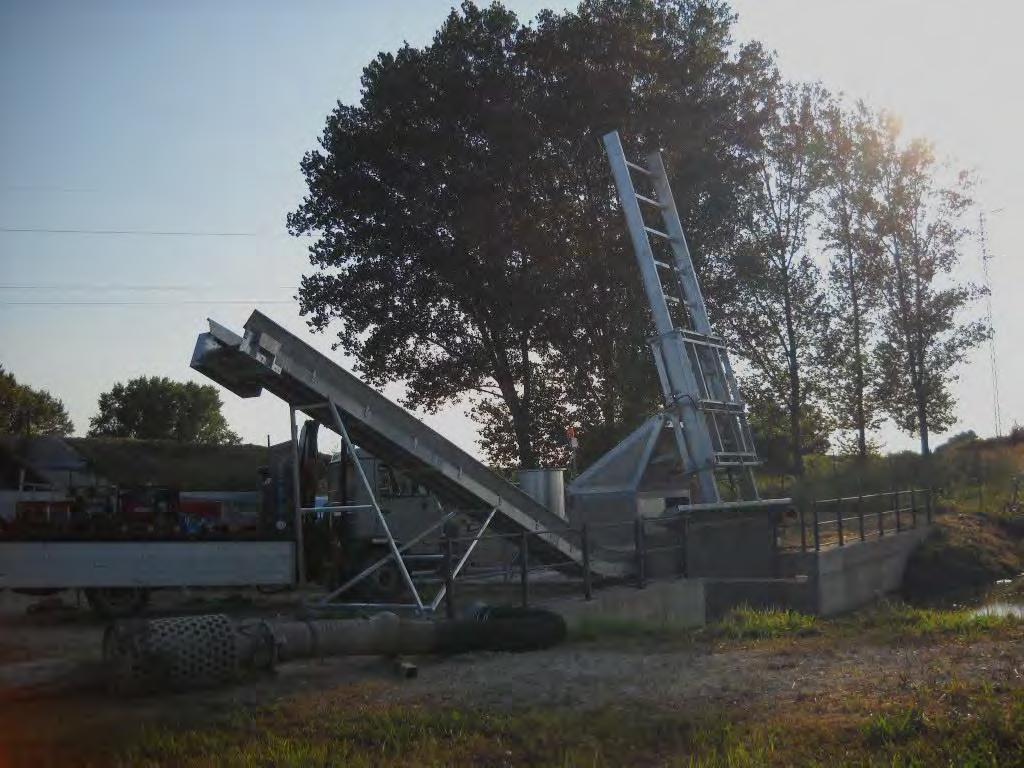 SGRIGLIATORE OLEODINAMICO FISSO HYDRAULIC SCREEN FIXED LOCATION UTILIZZO La macchina viene impiegata principalmente per Consorzi Di