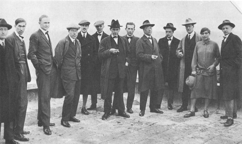 Foto di gruppo al Bauhaus.