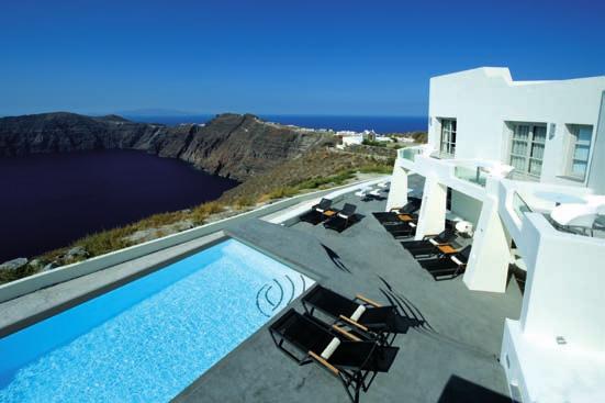 GRECIA - IMEROvIGLI - SANTORINI Avaton Resort & Spa Spa Camera Superior Un rifugio esclusivo con lo sguardo rivolto all infinito Sulla sommità di una suggestiva scogliera alle