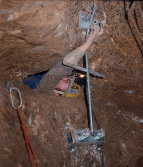 LA SALVAGUARDIA Oltre l 80% dei fenomeni carsici regionali si trova attualmente all interno di aree protette In regione vi sono: 1 Parco Nazionale, 2