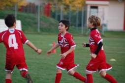 Un calcio a misura di bambino Dunque è necessario mettere a disposizione dei ragazzi lo strumento ludico del gioco affinché essi lo utilizzo per divertimento L attività dell A.C.