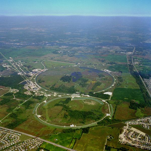 Il Tevatron Collisioni protoneantiprotone Energia nel centro di massa di TeV Luminosità fino a 10 3 cm - s -1 Quindi rate