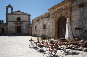 ESCURSIONI BORGHI MARINARI Ortigia e Marzamemi San Vito Lo Capo Riserva dello Zingaro BORGHI MARINARI: ORTIGIA e MARZAMEMI Incontro dei partecipanti e partenza in pullman per Ortigia, il cuore della