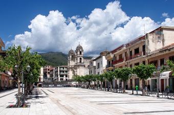 ESCURSIONI FESTE & SAGRE Zafferana Etnea OTTOBRATA - CENTRO SICILIA Incontro dei partecipanti e partenza in pullman per il Centro Commerciale Centro Sicilia, la più grande struttura commerciale della