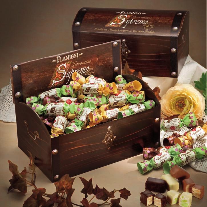 almonds coated with dark chocolate, with caramel and almonds coated with milk chocolate and with pistachios coated with white chocolate Art.