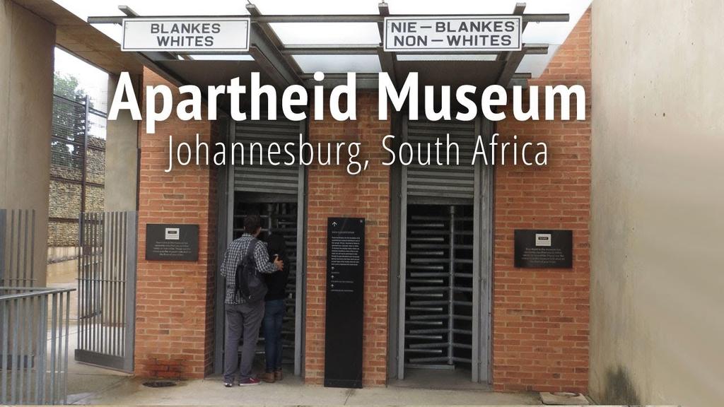 Appena fuori dalla città si potrà visitare il simbolo dei valori afrikaner, il Voortrekker Monument, progettato dal famoso architetto sudafricano Gerard Moerdijk per durare un millennio e raccontare