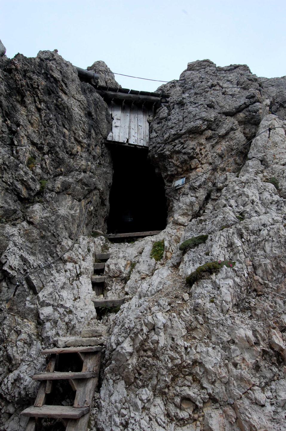 La guerra di mina fu utilizzata oltre che sul Piccolo Lagazuoi (4 mine austriache ed una italiana di 32.