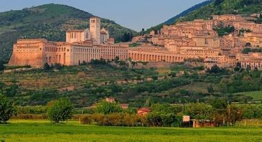 ASSISI S.GIOVANNI ROTONDO SANTUARIO DI MONTEVERGINE E PIETRALCINA per Santa Maria degli Angeli. Sistemazione nelle camere riservate. Pranzo in hotel.