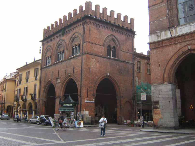 LA NASCITA DEL LIBERO COMUNE: dall 800 al 1311 LOGGIA DEI MILITI Piazza del comune Epoca storica che va dall aggregazione