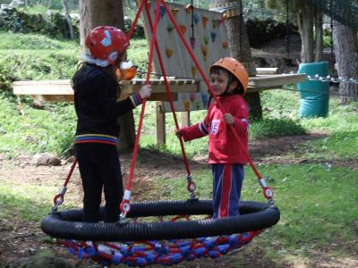bambini dai 3 ai 7 anni che non possono accedere ai percorsi acrobatici. Non necessita di imbraghi ma solo l uso del caschetto.
