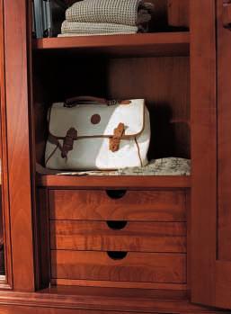 with 3 drawers (one belt rack drawer) Innenkommode mit 3 Schubladen (eine