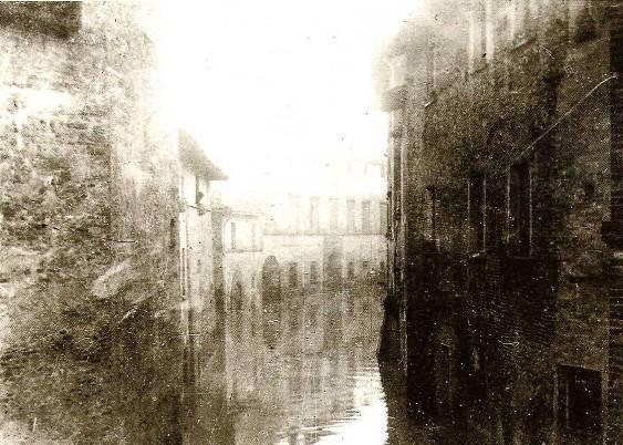 Dopo di ciò si deve avanzare di tre secoli e il 22 ottobre del 1875 le acque del Tevere raggiunsero i 2 metri nei punti più depressi della città.