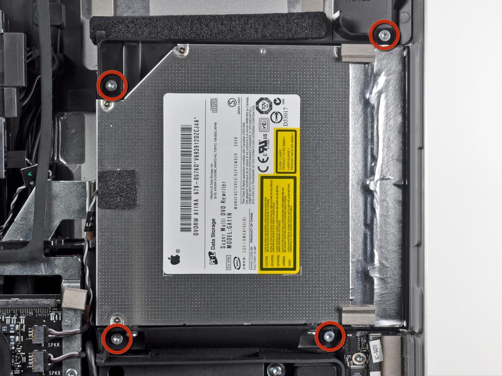 Installazione secondo SSD Passo 11 Rimuovere le quattro viti Torx T10 da 9 mm che fissano l'unità ottica