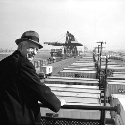Successivamente McLean ribattezzò la sua compagnia Sea-Land (1960).
