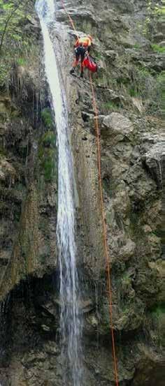 CANYONInG In Alta Val di Cecina Sabato 6 e sabato 20 maggio Un esperienza emozionante, fatta di tuffi e una bellissima calata su corda lungo la cascata più alta della