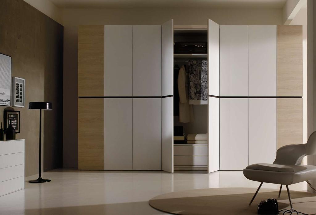 38 RIGUARDAROBA 39 05 ARMADIO SEVENTY APERTURA BATTENTE CON TERMINALI REVERSE ANTE IN LACCATO BIANCO E TERMINALI REVERSE IN DECOR SUCUPIRA SEVENTY WARDROBE HINGED DOORS AND