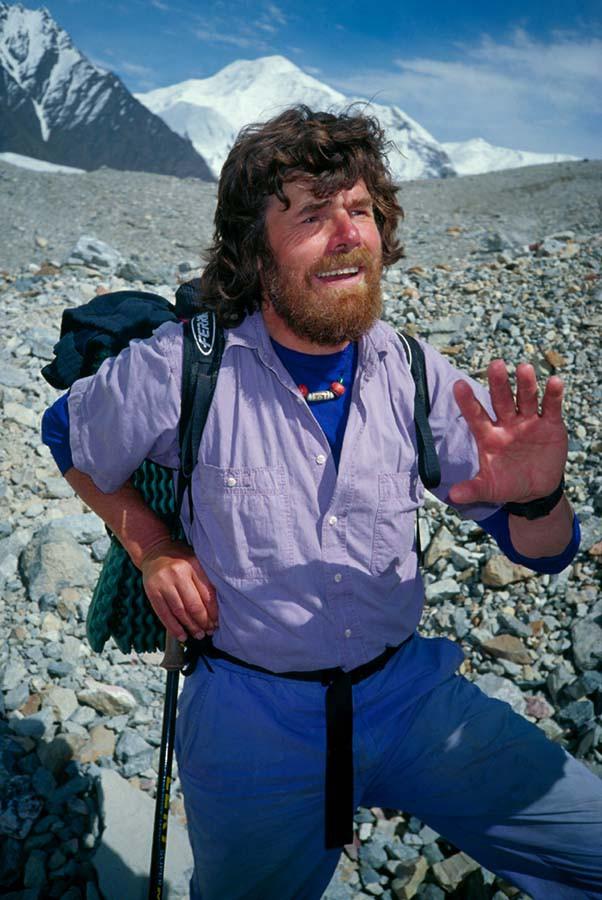 altro che un singolo angusto polmone boccheggiante, che galleggia tra le nebbie e le cime Reinhold Messner Ti senti come se