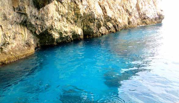 Grotta Azzurra -500mt dal Resort Situata sul versante Sud dell Isola, la