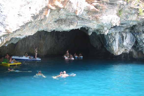 Grotta Leone -500mt dal Resort Situata a SudEst la Grotta guarda direttamente verso