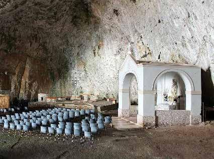 Madonna della Grotta -2,6km dal Resort Il Santuario di Santa Maria della Grotta è uno dei luoghi di culto più