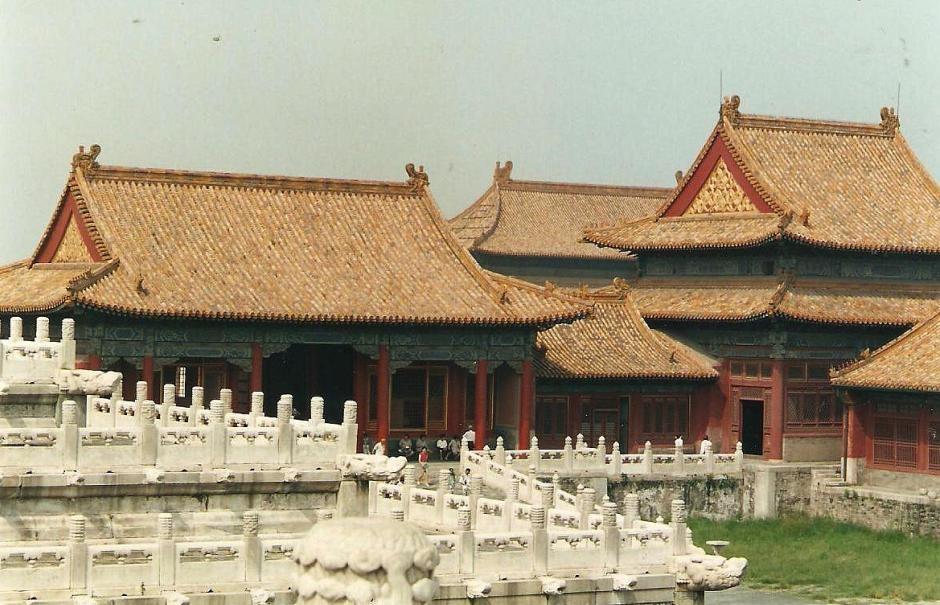 Ci è stato raccontato che nel 1407, l architetto Yun Lo avesse impiegato la bellezza di un
