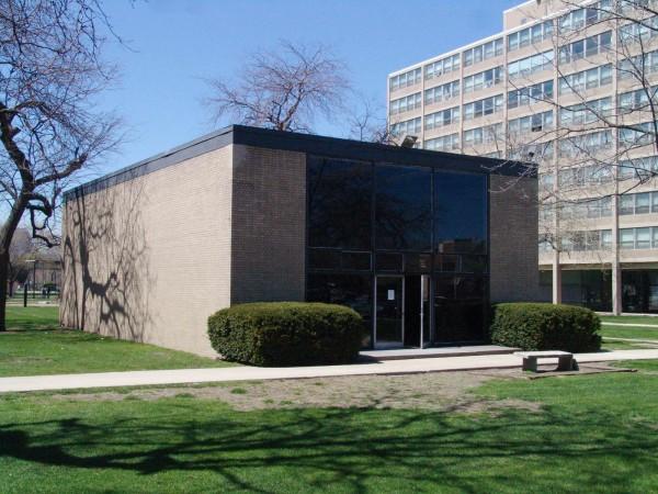 Mies van der Rohe, Cappella, Campus IIT, Chicago 1952 Troppo spesso noi pensiamo l architemura in termini spemacolari.