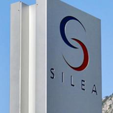 DUE SOCIETA IN HOUSE Silea SPA nasce il 1 luglio 1995 dalla trasformazione, ai sensi della legge 142/90, del pre-esistente Consorzio Intercomunale Eliminazione Rifiuti Solidi, costituito nel 1972.