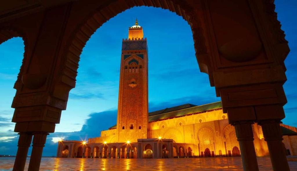 3 giorno Lunedì - Marrakech Visita storica di Marrakech : le tombe Saadiane, il Palazzo Bahia, il Minareto di Koutoubia. Pranzo in hotel.
