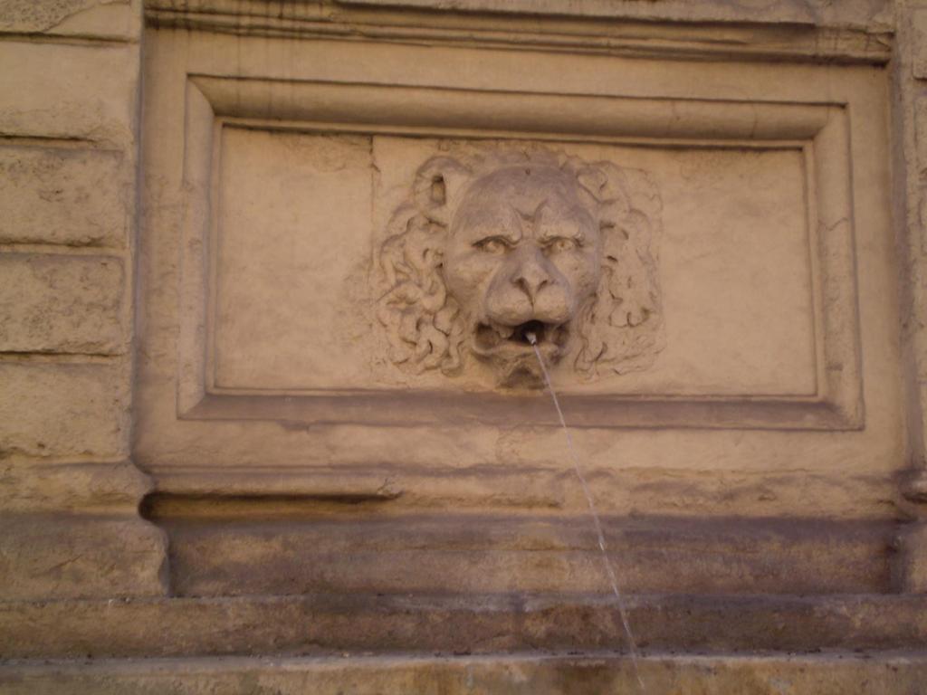 FONTANA VECCHIA Via Ugo