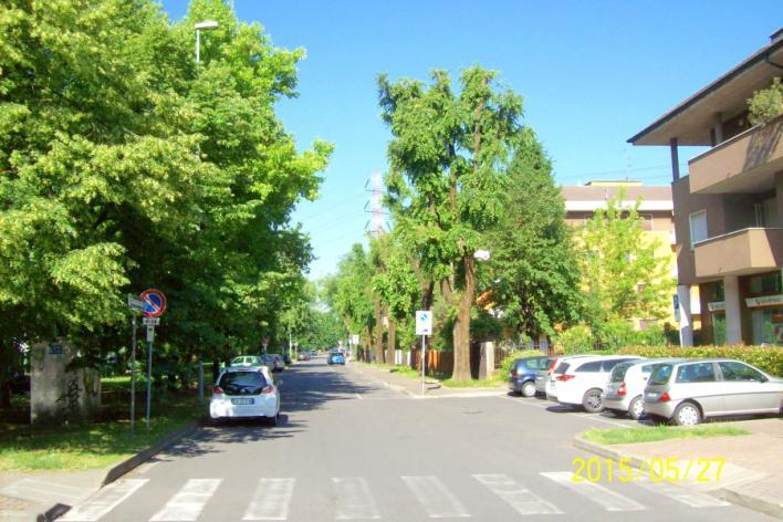 affaccia sulla piazza Matteotti. Foto 5 Si attraversa la strada e si torna indietro, partendo dalla filiale della banca Unicredit.