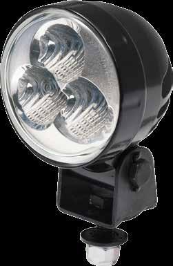 SPECIFICHE TECNICHE Corpo: alluminio Lente: vetro limentazione: 9-32V ssorbimento: 2,5 @ 12V / 1,3 @ 24V Tipo di illuminazione: n 3 Multichip LED Grado di protezione: IP69K Inversione di polarità: