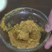 miele (8 gr), 2 cucchiaini di essenza di vaniglia o i semini di