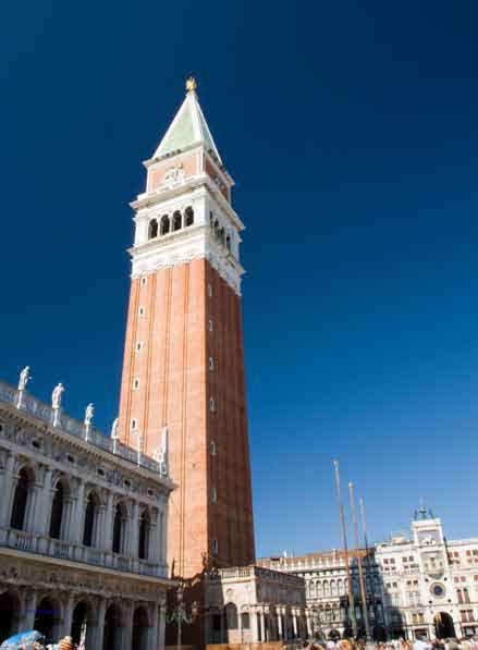 L EVENTO SMS: acronimo di Saint Mark s Square e di Short Message System Piazza San Marco è il cuore di Venezia, la meta privilegiata di ogni turista, per il complesso unico ed inimitabile dei