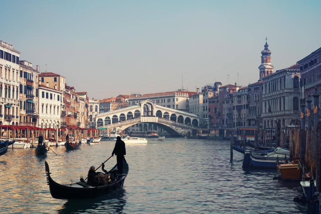 IL CONTESTO Comune di Venezia: 265000 abitanti e circa 3500 dipendenti; Enti diritto