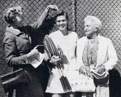 Shirley Fry e Doris Hart non disputata) 1955 Westchester Country Club Rye 1956