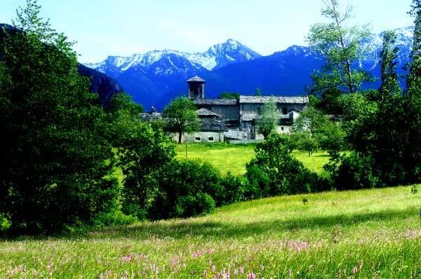 Caratterizzazione dei marmi di reimpiego presenti all interno delle murature dell Abbazia della Novalesa.