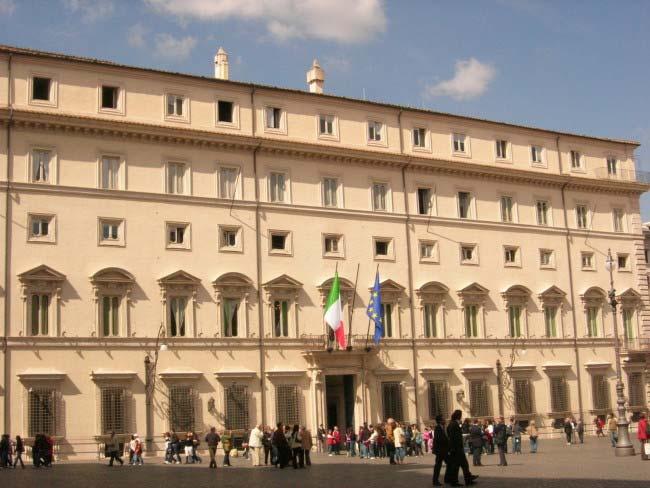 La lobby in Italia 10 Oggi c è un disegno di legge sulla regolamentazione delle lobby che è fermo in prima lettura in commissione Affari costituzionali al Senato da diversi mesi e non potrà arrivare