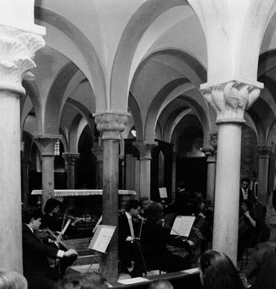 Organo e Coro Organista Enrico Viccardi Coro Polifonico Farnesiano Diretto da M.