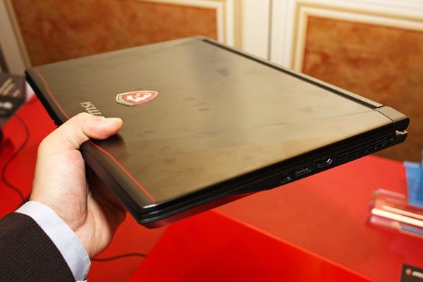 Anzi, grazie alle sue dimensioni, MSI GS40 offre quella portabilità assente in altri notebook.