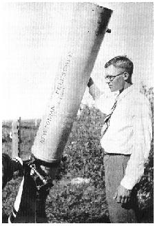 La scoperta di Plutone Clyde William Tombaugh 4-2-1906 17-1-1997 Tombaugh nel 1930, nel momento in cui la costellazione dei