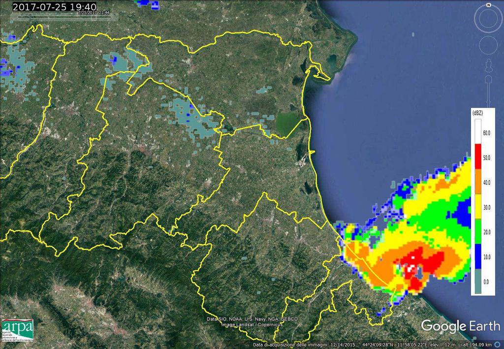 sinistra) e alle 17:45 UTC (in alto a destra), alle 18:05 UTC